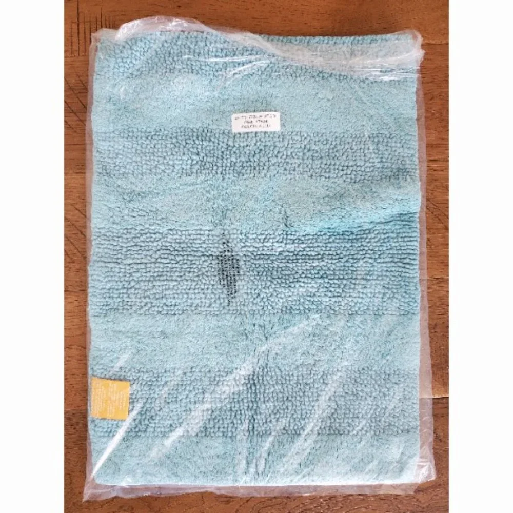 NWT Aqua color bath mat rug 17 inches x 24 inches stripe loop textured
